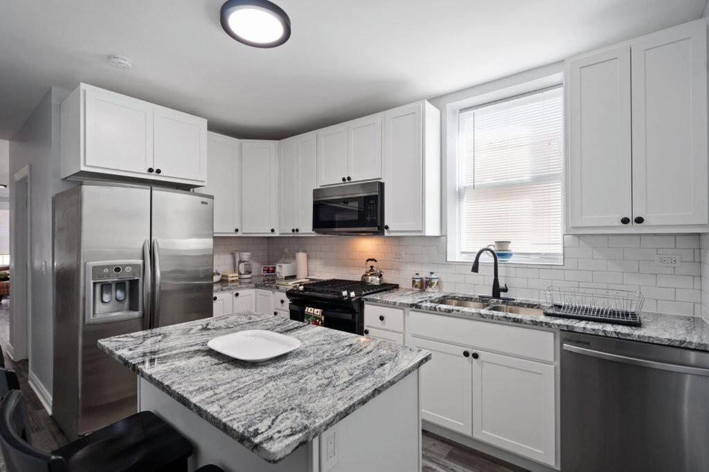 Newly Rehabbed Greystone With 2 Private Apartments, Backyard, Garage, Laundry, Close To Expressway Chicago Exterior foto