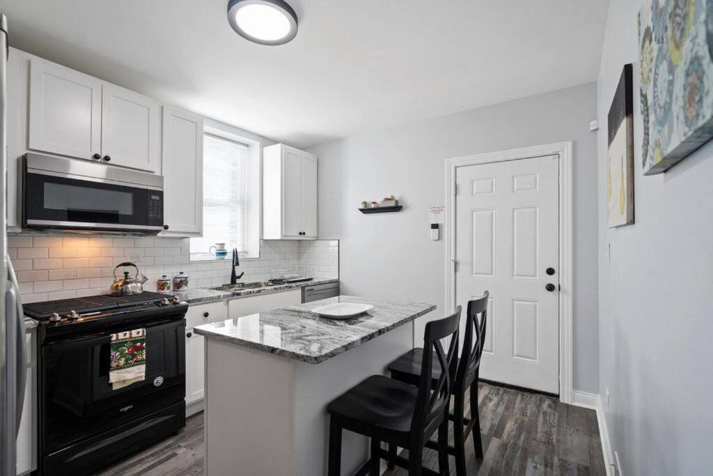Newly Rehabbed Greystone With 2 Private Apartments, Backyard, Garage, Laundry, Close To Expressway Chicago Exterior foto